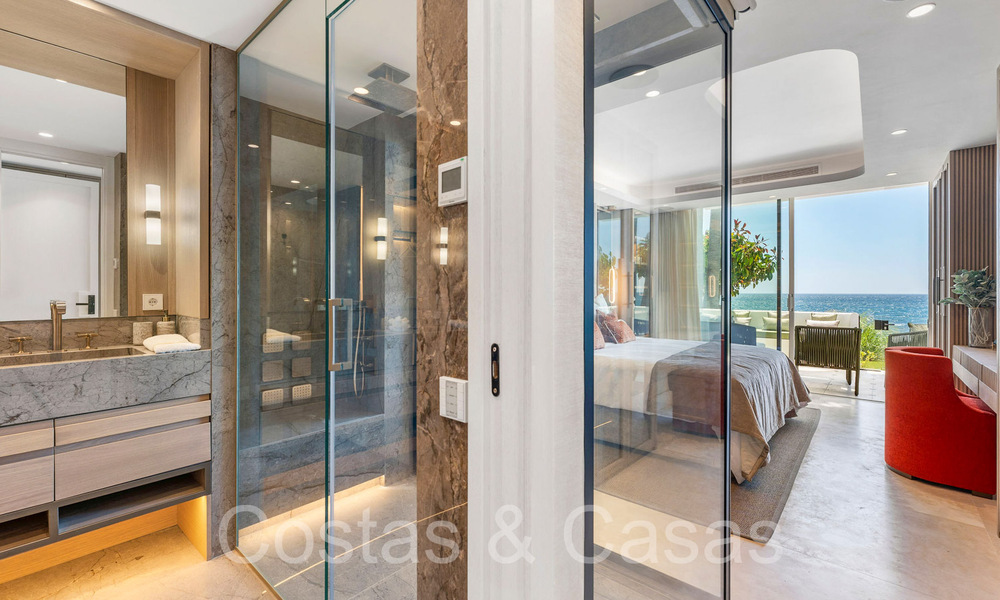 Apartamento boutique frente al mar en venta en Puente Romano, en la Milla de Oro de Marbella 68059