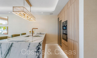 Apartamento boutique frente al mar en venta en Puente Romano, en la Milla de Oro de Marbella 68068 