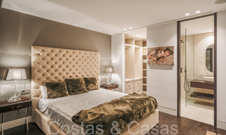 Amplia villa de lujo modernista en venta con vistas al campo de golf en Benahavis - Marbella 68128 
