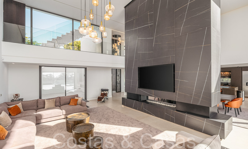 Amplia villa de lujo modernista en venta con vistas al campo de golf en Benahavis - Marbella 68132