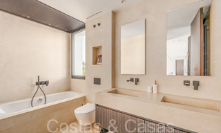 Amplia villa de lujo modernista en venta con vistas al campo de golf en Benahavis - Marbella 68133 