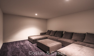 Amplia villa de lujo modernista en venta con vistas al campo de golf en Benahavis - Marbella 792511 