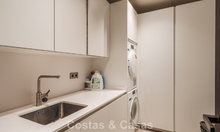 Amplia villa de lujo modernista en venta con vistas al campo de golf en Benahavis - Marbella 792512 