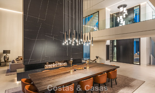 Amplia villa de lujo modernista en venta con vistas al campo de golf en Benahavis - Marbella 792526 