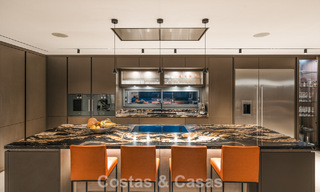 Amplia villa de lujo modernista en venta con vistas al campo de golf en Benahavis - Marbella 792532 