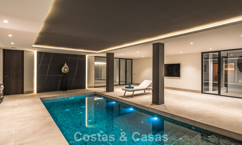 Amplia villa de lujo modernista en venta con vistas al campo de golf en Benahavis - Marbella 792537