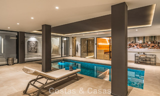 Amplia villa de lujo modernista en venta con vistas al campo de golf en Benahavis - Marbella 792540 