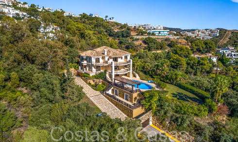 Imponente villa de estilo único en venta con vistas panorámicas al mar ubicada en las colinas de Marbella Este 68180
