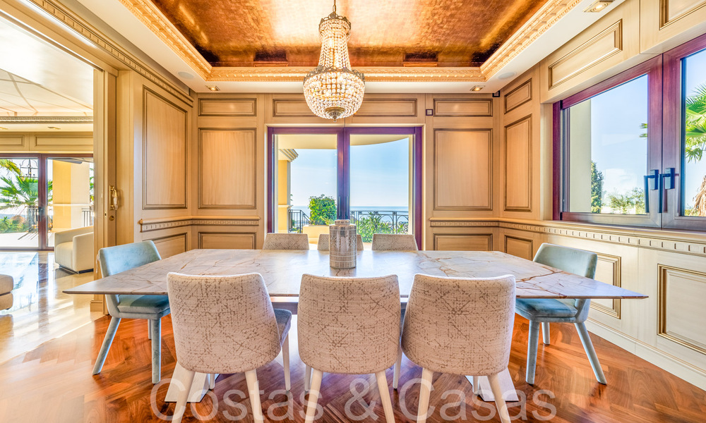 Imponente villa de estilo único en venta con vistas panorámicas al mar ubicada en las colinas de Marbella Este 68183