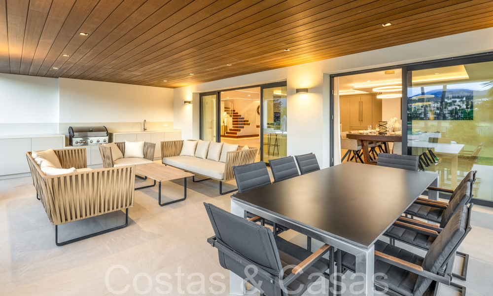 Villa de lujo contemporánea renovada en venta, primera línea de golf en Nueva Andalucía, Marbella 70534