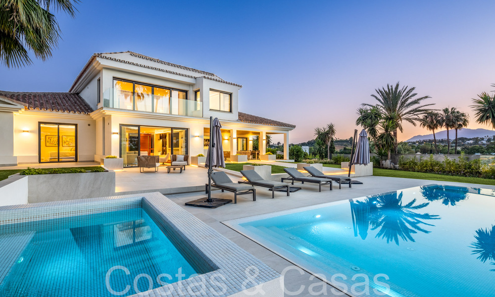 Villa de lujo contemporánea renovada en venta, primera línea de golf en Nueva Andalucía, Marbella 70536