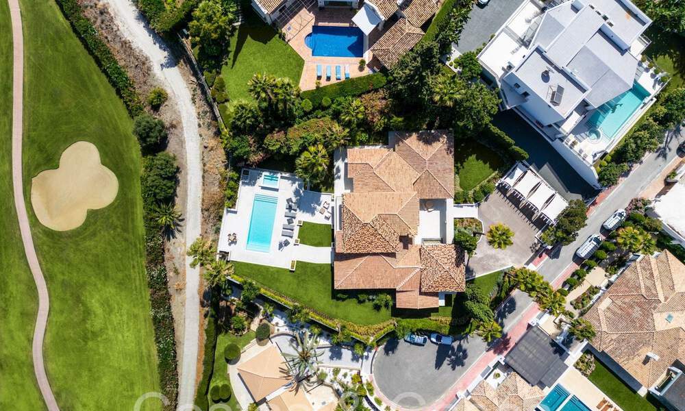 Villa de lujo contemporánea renovada en venta, primera línea de golf en Nueva Andalucía, Marbella 70538