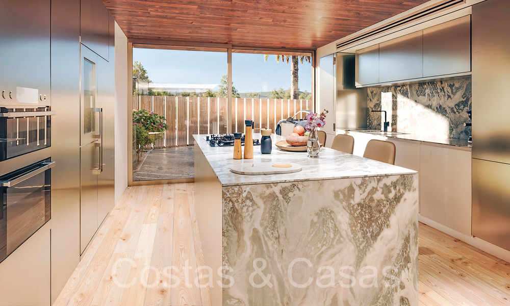 Villas modernas de nueva construcción en venta a poca distancia de una hermosa casa club de golf en la Nueva Milla de Oro, entre Marbella y Estepona 68555