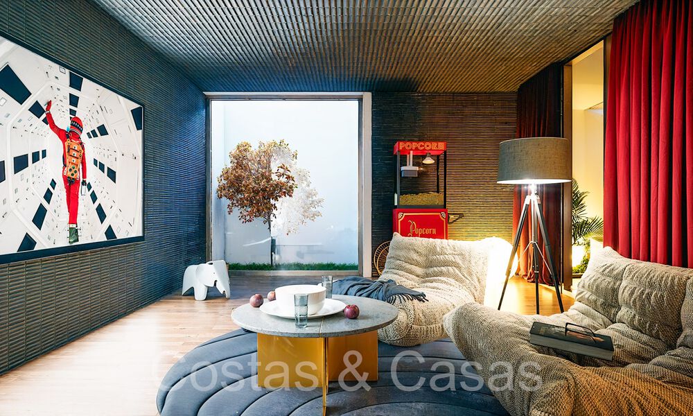 Villas modernas de nueva construcción en venta a poca distancia de una hermosa casa club de golf en la Nueva Milla de Oro, entre Marbella y Estepona 68556