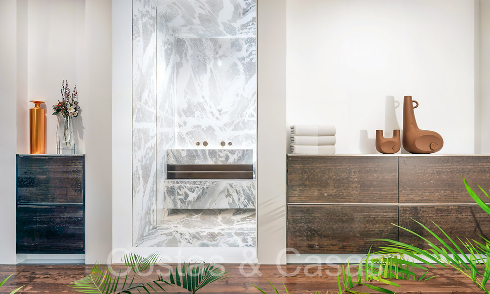 Villas modernas de nueva construcción en venta a poca distancia de una hermosa casa club de golf en la Nueva Milla de Oro, entre Marbella y Estepona 68557