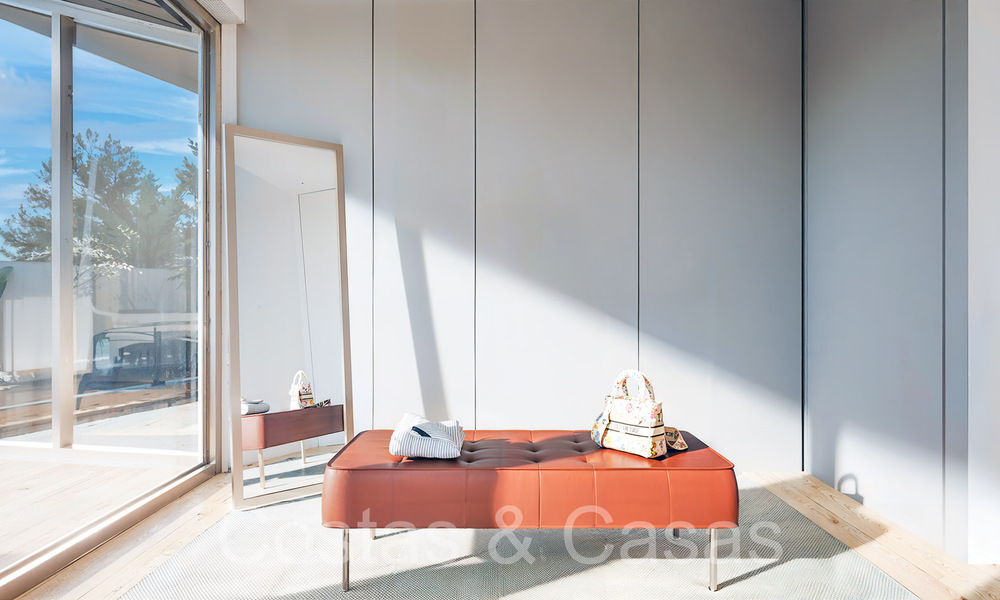 Villas modernas de nueva construcción en venta a poca distancia de una hermosa casa club de golf en la Nueva Milla de Oro, entre Marbella y Estepona 68559