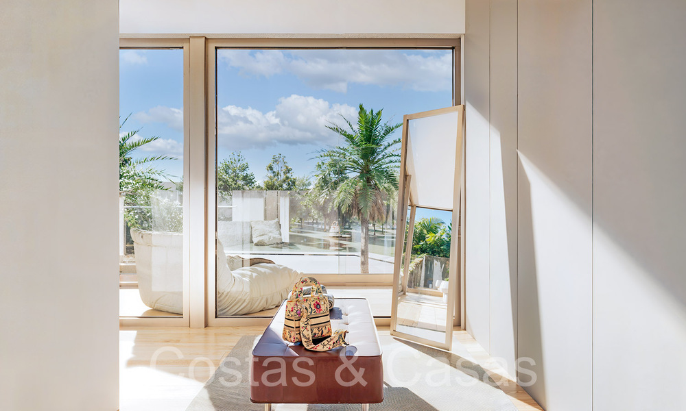Villas modernas de nueva construcción en venta a poca distancia de una hermosa casa club de golf en la Nueva Milla de Oro, entre Marbella y Estepona 68560