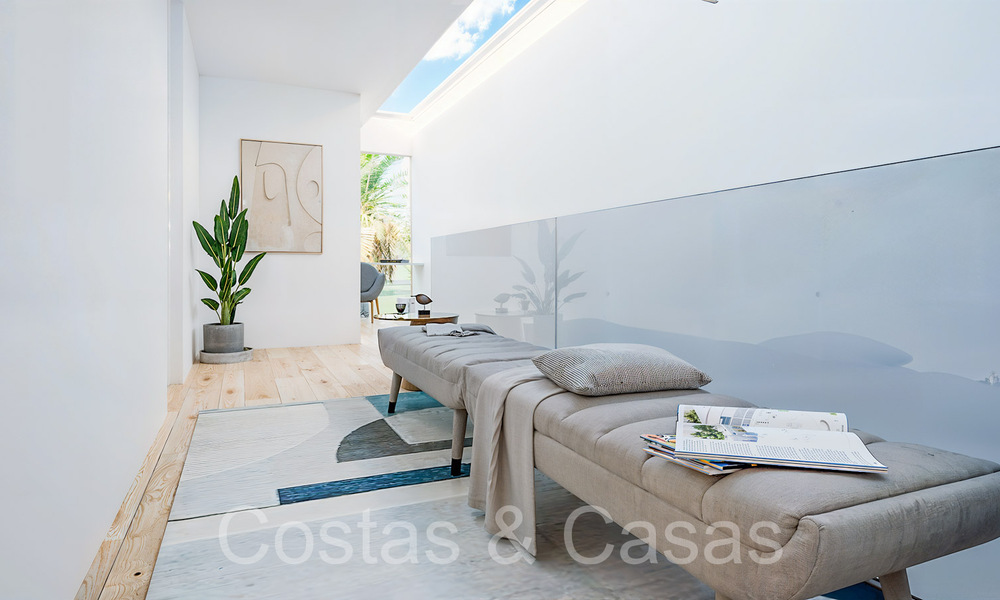 Villas modernas de nueva construcción en venta a poca distancia de una hermosa casa club de golf en la Nueva Milla de Oro, entre Marbella y Estepona 68561