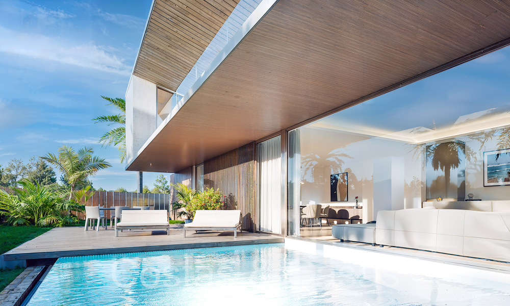 Villas modernas de nueva construcción en venta a poca distancia de una hermosa casa club de golf en la Nueva Milla de Oro, entre Marbella y Estepona 68562