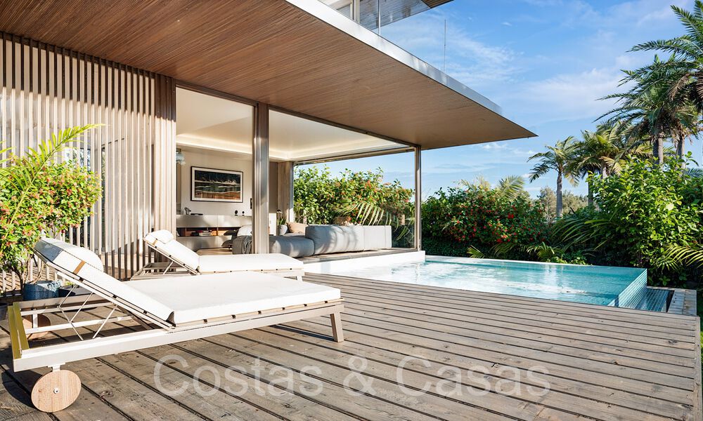 Villas modernas de nueva construcción en venta a poca distancia de una hermosa casa club de golf en la Nueva Milla de Oro, entre Marbella y Estepona 68566