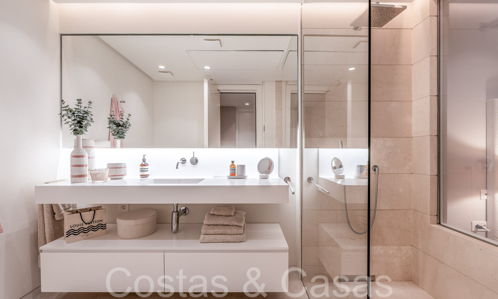 Listo para entrar a vivir! Apartamento contemporáneo con jardín y preciosas vistas al mar en venta, a poca distancia en coche del centro de Marbella 68666