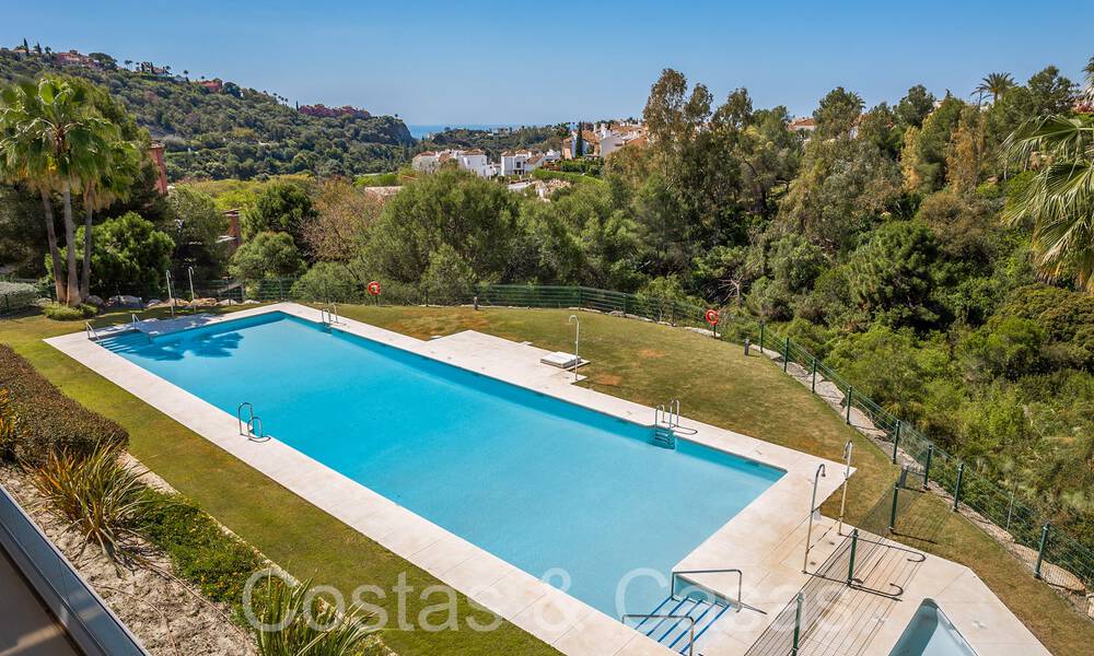 Listo para entrar a vivir, moderno apartamento en venta con vistas panorámicas en el exclusivo Benahavis - Marbella 68533