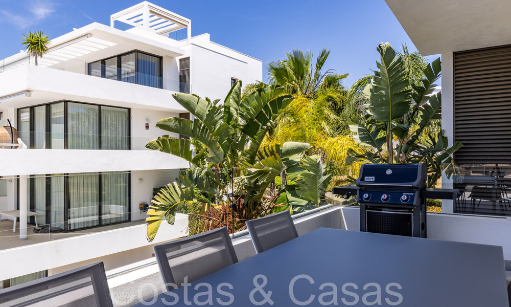 Apartamento de diseño moderno, listo para entrar a vivir, en venta cerca del campo de golf en el triángulo dorado de Marbella - Benahavis - Estepona 68770