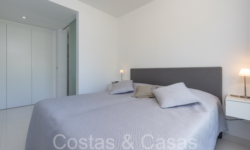 Apartamento de diseño moderno, listo para entrar a vivir, en venta cerca del campo de golf en el triángulo dorado de Marbella - Benahavis - Estepona 68782