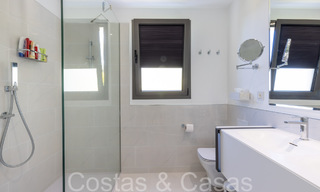 Apartamento de diseño moderno, listo para entrar a vivir, en venta cerca del campo de golf en el triángulo dorado de Marbella - Benahavis - Estepona 68788 