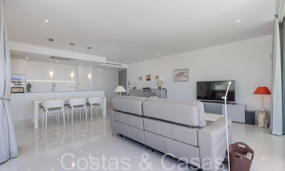 Apartamento de diseño moderno, listo para entrar a vivir, en venta cerca del campo de golf en el triángulo dorado de Marbella - Benahavis - Estepona 68809
