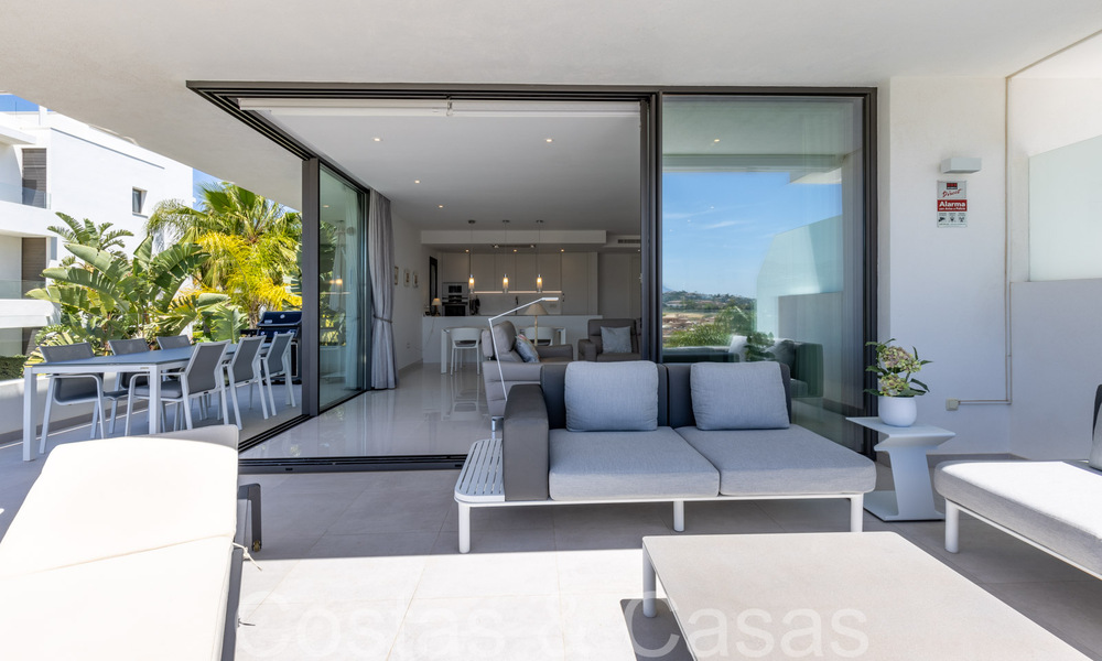 Apartamento de diseño moderno, listo para entrar a vivir, en venta cerca del campo de golf en el triángulo dorado de Marbella - Benahavis - Estepona 68816