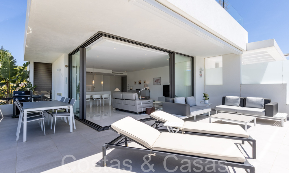 Apartamento de diseño moderno, listo para entrar a vivir, en venta cerca del campo de golf en el triángulo dorado de Marbella - Benahavis - Estepona 68817