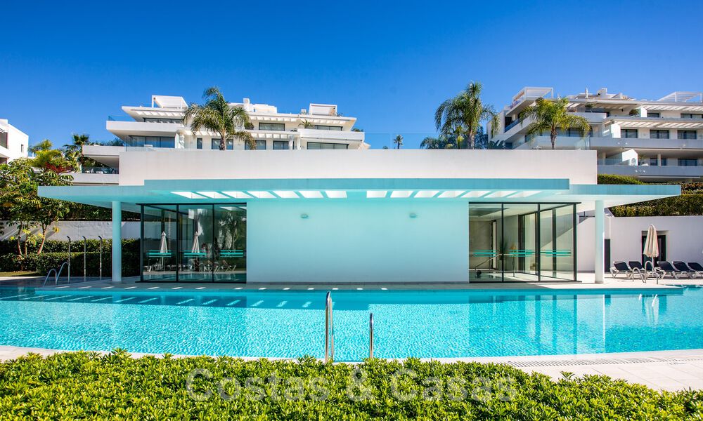 Apartamento de diseño moderno, listo para entrar a vivir, en venta cerca del campo de golf en el triángulo dorado de Marbella - Benahavis - Estepona 68842