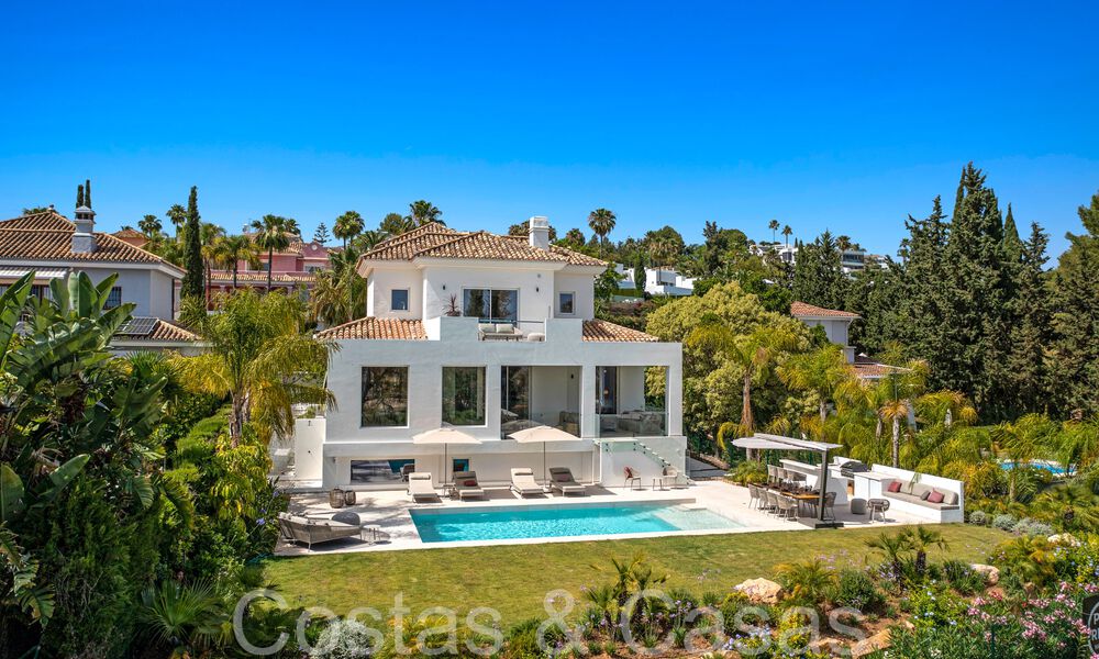 Hermosa villa renovada en estilo mediterráneo contemporáneo en venta, junto al campo de golf en Benahavis - Marbella 69119
