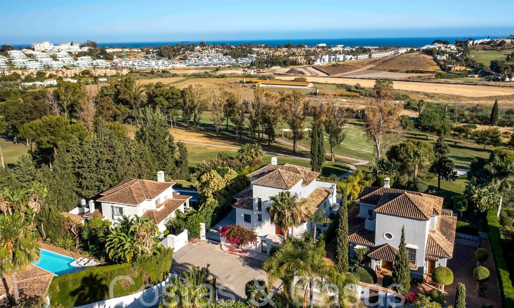 Hermosa villa renovada en estilo mediterráneo contemporáneo en venta, junto al campo de golf en Benahavis - Marbella 69129