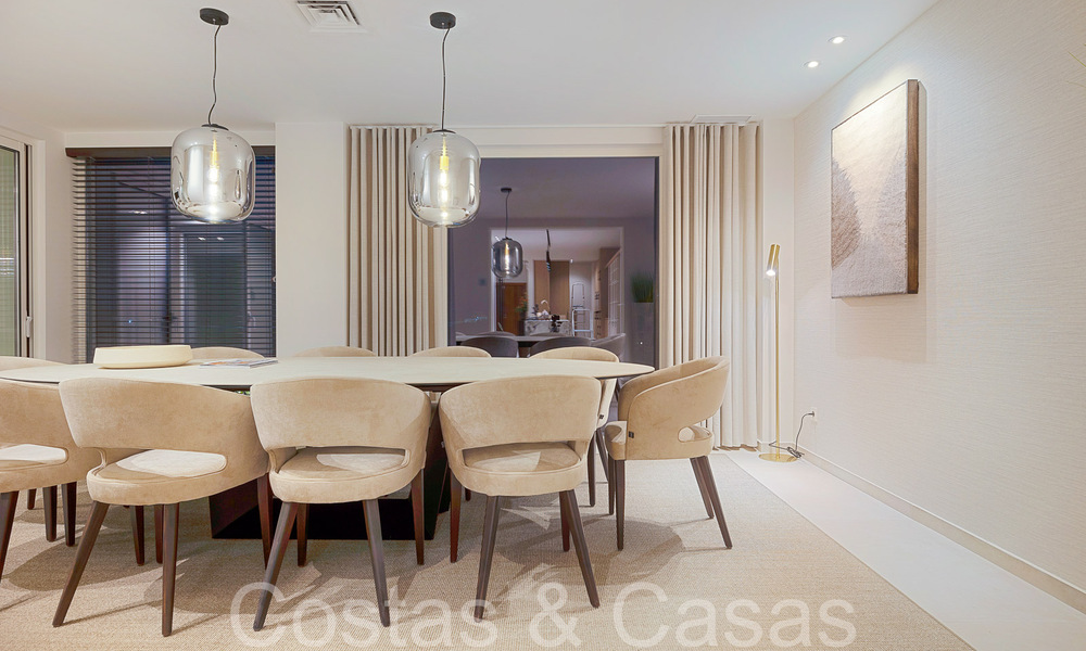 Hermosa villa renovada en estilo mediterráneo contemporáneo en venta, junto al campo de golf en Benahavis - Marbella 69131