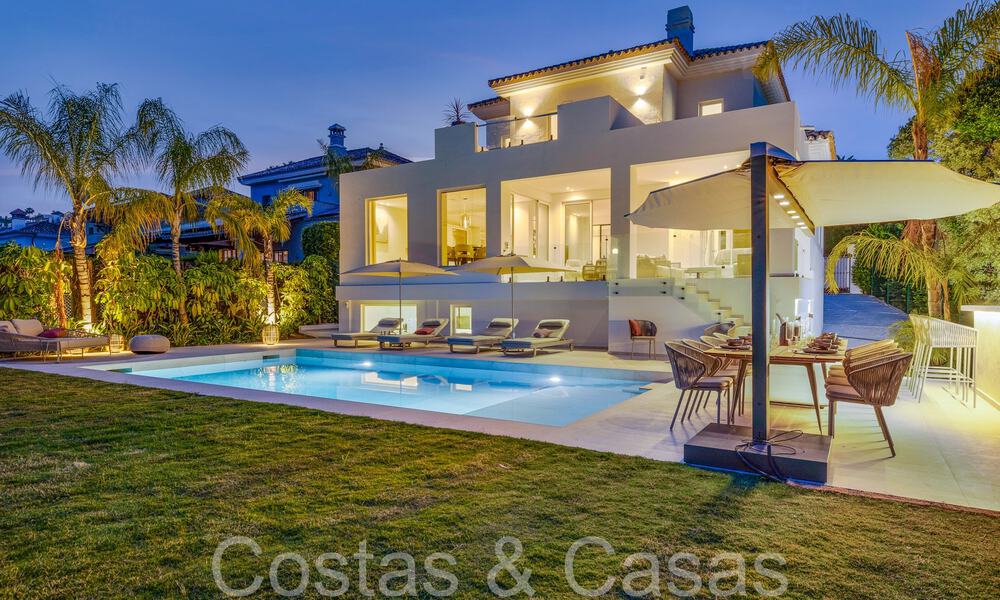 Hermosa villa renovada en estilo mediterráneo contemporáneo en venta, junto al campo de golf en Benahavis - Marbella 69137