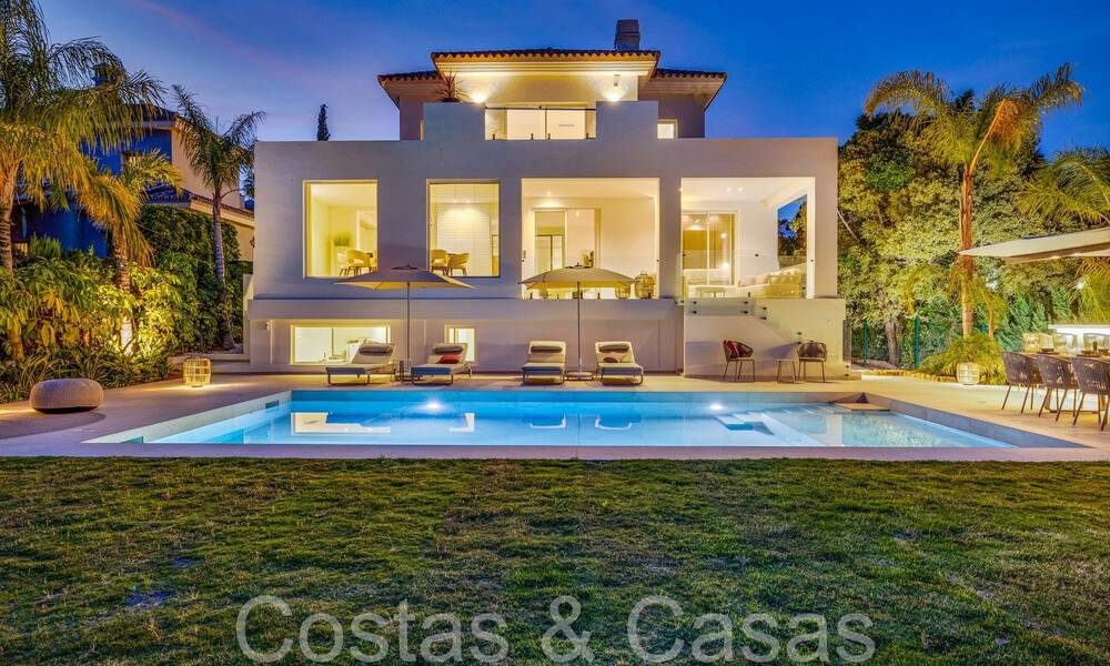 Hermosa villa renovada en estilo mediterráneo contemporáneo en venta, junto al campo de golf en Benahavis - Marbella 69139