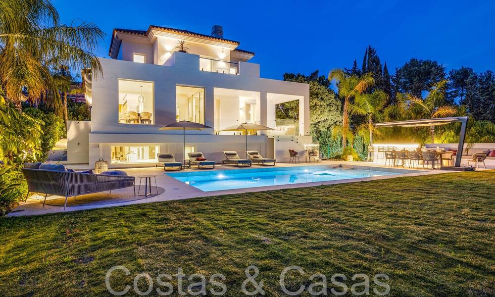 Hermosa villa renovada en estilo mediterráneo contemporáneo en venta, junto al campo de golf en Benahavis - Marbella 69140