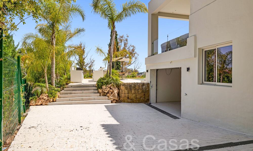 Hermosa villa renovada en estilo mediterráneo contemporáneo en venta, junto al campo de golf en Benahavis - Marbella 69147