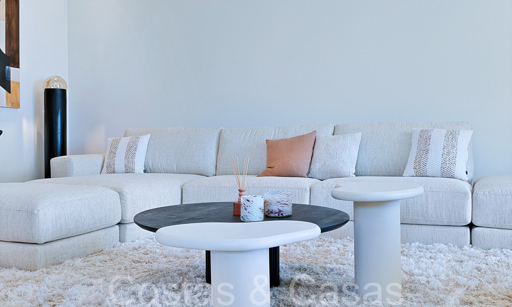 Hermosa villa renovada en estilo mediterráneo contemporáneo en venta, junto al campo de golf en Benahavis - Marbella 69151