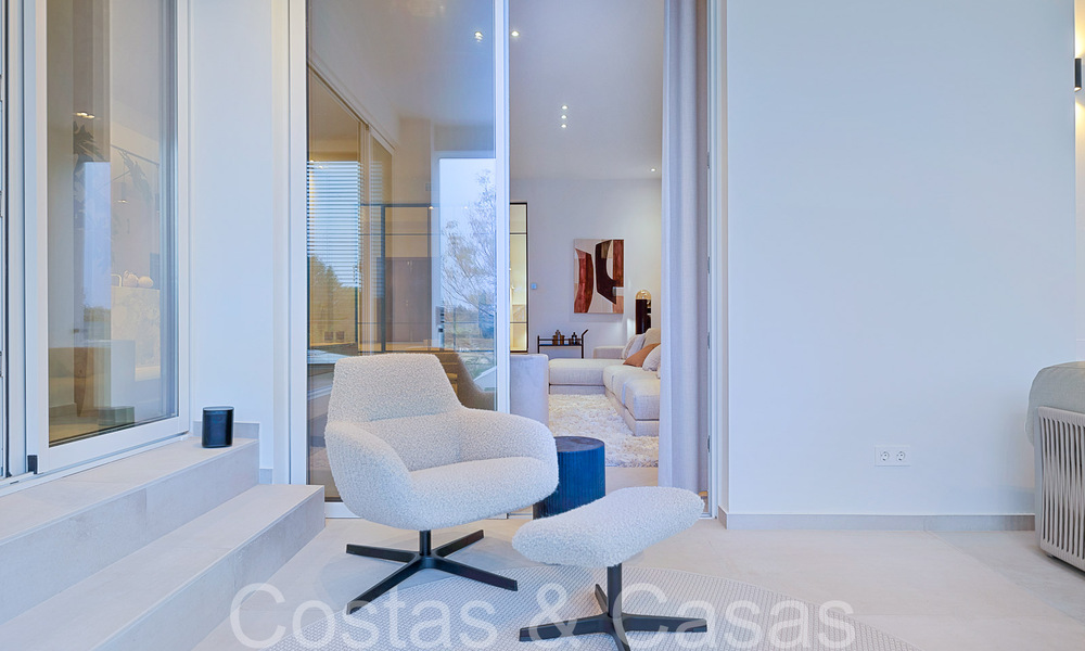 Hermosa villa renovada en estilo mediterráneo contemporáneo en venta, junto al campo de golf en Benahavis - Marbella 69153