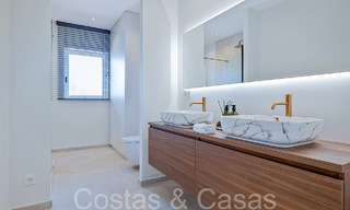 Hermosa villa renovada en estilo mediterráneo contemporáneo en venta, junto al campo de golf en Benahavis - Marbella 69159 