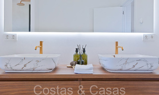 Hermosa villa renovada en estilo mediterráneo contemporáneo en venta, junto al campo de golf en Benahavis - Marbella 69162 