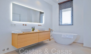 Hermosa villa renovada en estilo mediterráneo contemporáneo en venta, junto al campo de golf en Benahavis - Marbella 69169 