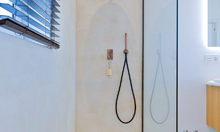 Hermosa villa renovada en estilo mediterráneo contemporáneo en venta, junto al campo de golf en Benahavis - Marbella 69170 