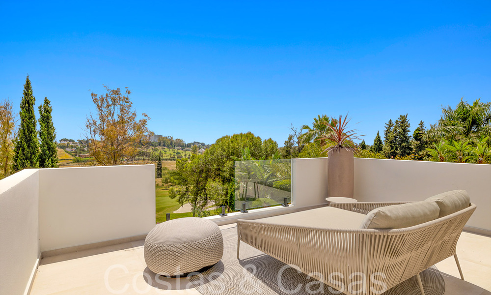 Hermosa villa renovada en estilo mediterráneo contemporáneo en venta, junto al campo de golf en Benahavis - Marbella 69175