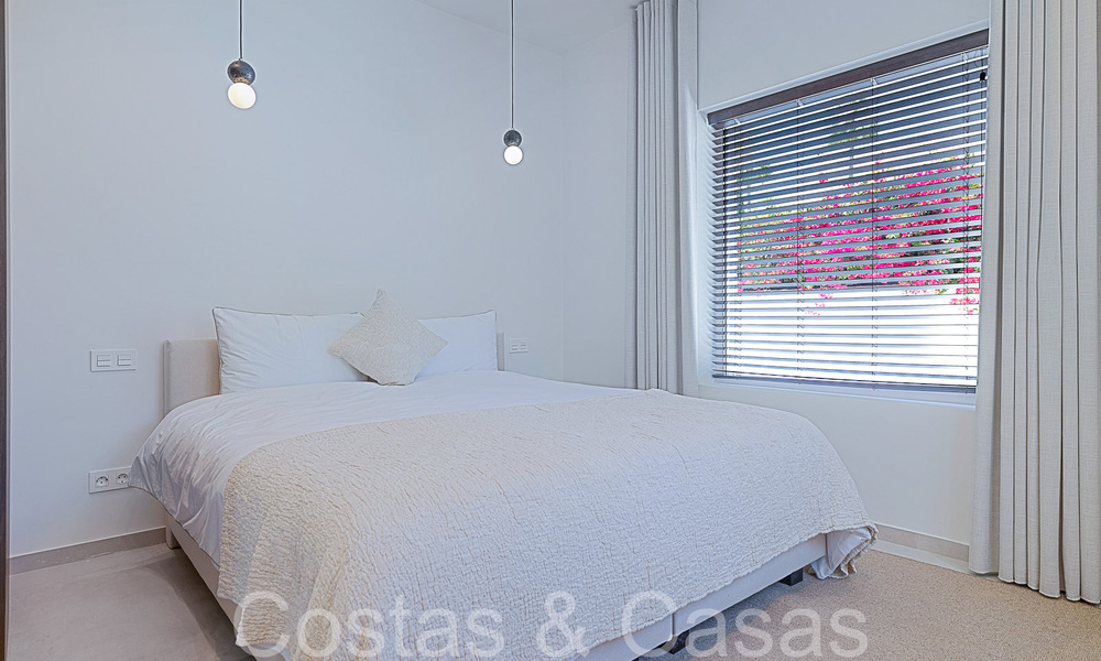 Hermosa villa renovada en estilo mediterráneo contemporáneo en venta, junto al campo de golf en Benahavis - Marbella 69177