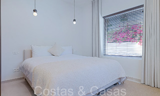 Hermosa villa renovada en estilo mediterráneo contemporáneo en venta, junto al campo de golf en Benahavis - Marbella 69177 