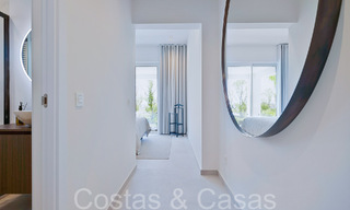 Hermosa villa renovada en estilo mediterráneo contemporáneo en venta, junto al campo de golf en Benahavis - Marbella 69182 